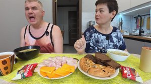 Мукбанг Вован ОБИДЕЛСЯ на меня! Как нас ОБМАНЫВАЮТ! От мошенников НИГДЕ НЕ СКРЫТЬСЯ! Семейный обед