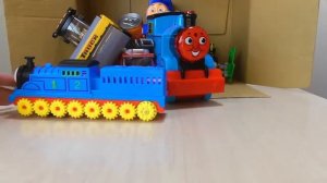 Паровозики Томас и его друзья. Играем с паровозиками и проверяем их. #дети #видеодлядетей