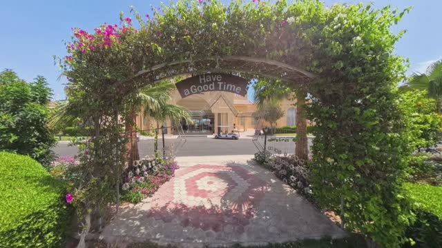 Клеопатра Макади Бэй