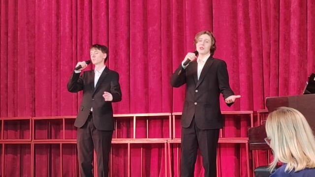 Вокальный дуэт: Бройдо Глеб и Романенко Кирилл, Преподаватель Семененко Е.А.