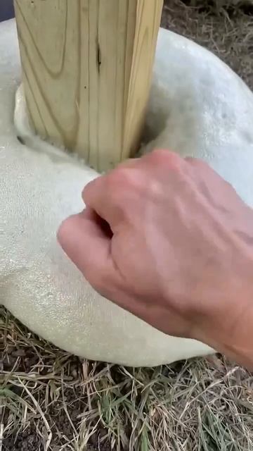 Заменитель бетона для столбов.