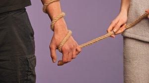 Зависимости и насилие