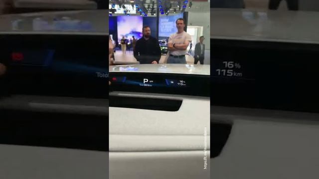 Пекин: обновленная «семерка» BMW