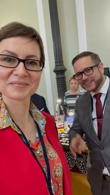 За кулисами