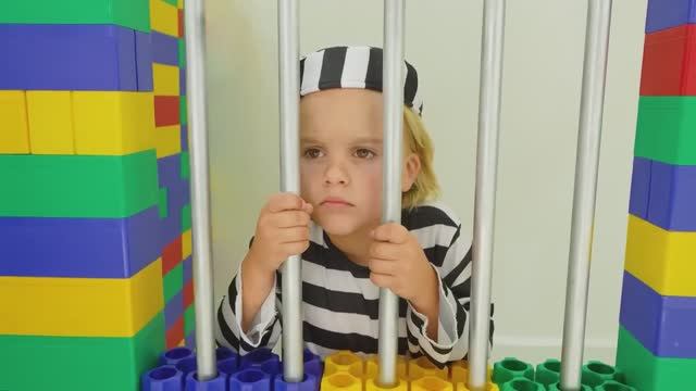 Детектив Крис ведет раследование