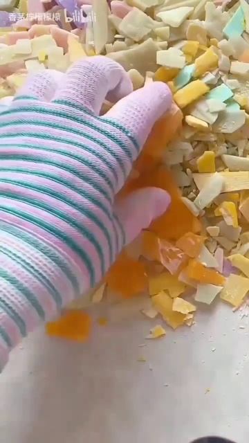 Автор ломает мыльные пластиночки🧼🍥