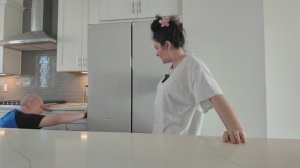 КАК ВЫЖИВАЮТ РУССКОЯЗЫЧНЫЕ НА ЗАГНИВАЮЩЕМ ЗАПАДЕ холодильник Samsung -фишки, которые нам понравились