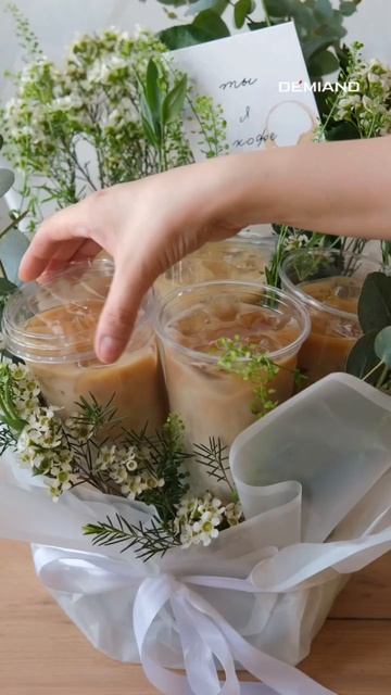 Кофейный букет: открываем сезон айс-латте с толикой романтики 💐☕️