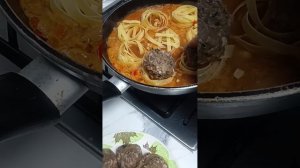 Лапша гнездо с тефтели