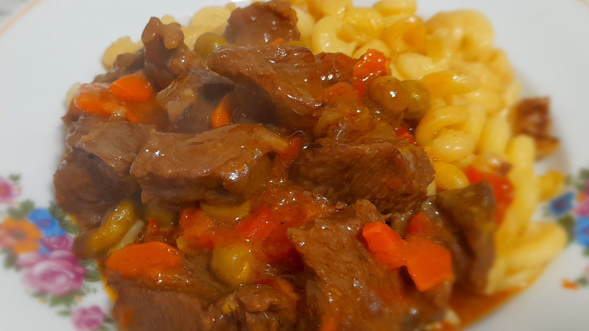 Гуляш из говядины