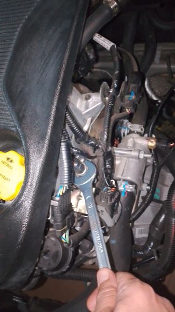 Ключ для аварийного датчика давления масла на Лада Веста