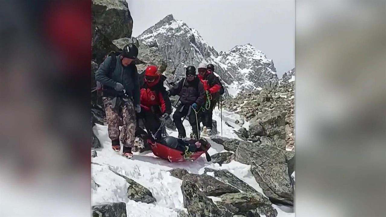 В районе горы Мунку-Сардык в Бурятии продолжаются поисковые работы