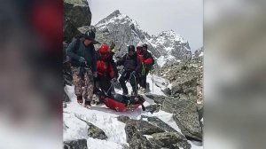 В районе горы Мунку-Сардык в Бурятии продолжаются поисковые работы.