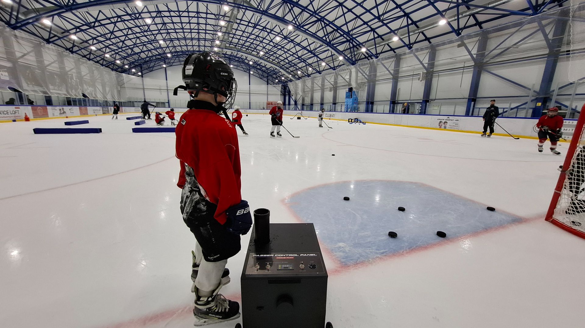 Тренировка хоккейной школы 