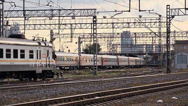 ЭП2К-4?? с поездом №81 Санкт-Петербург–Белгород и ЭП2Д-0054