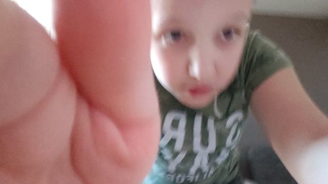 ко мне пришёл какой-то пацан который молчит