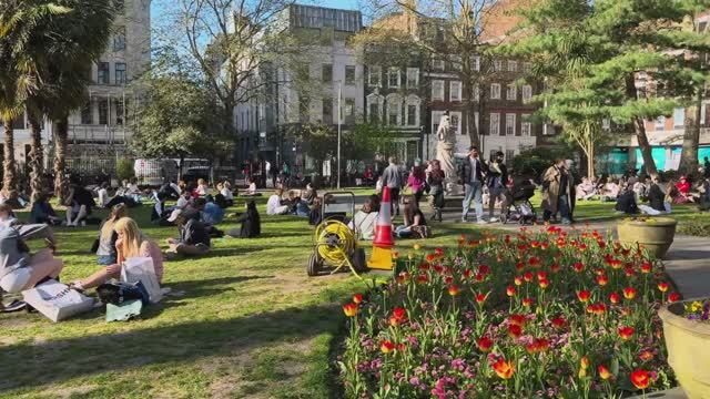 Лондон Великобритания 2026 Прогулка по Оксфорд-Серкус площадям Сохо и Лестер под солнцем