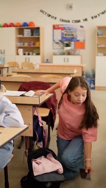 У вас тоже буллят новичков только за то, что они новички? #sofyakhomova #pov #story #детскийблогинг