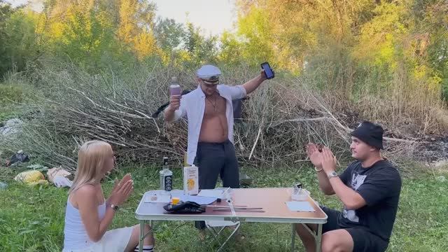 ТРОЙНИК БУЛКИ НА ПРОГУЛКЕ c ПРЕКРАСНОЙ НАТАЛИ