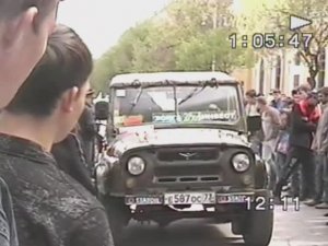 Площадь. Старт УАЗ - "Хазарские степи 2006". Грачев Александр и Охотников Александр