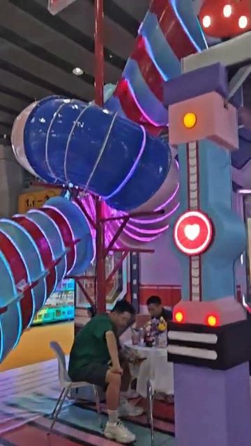 Спиральная горка-рог для детской игровой площадки в помещении