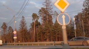 Еду на Горьковковском шоссе мимо ракеты Советского ПВО С-75