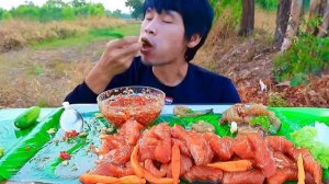 #MUKBANG Маринованый лосось, маринованые креветки, соус из морепродуктов и свежие овощи.ASMR