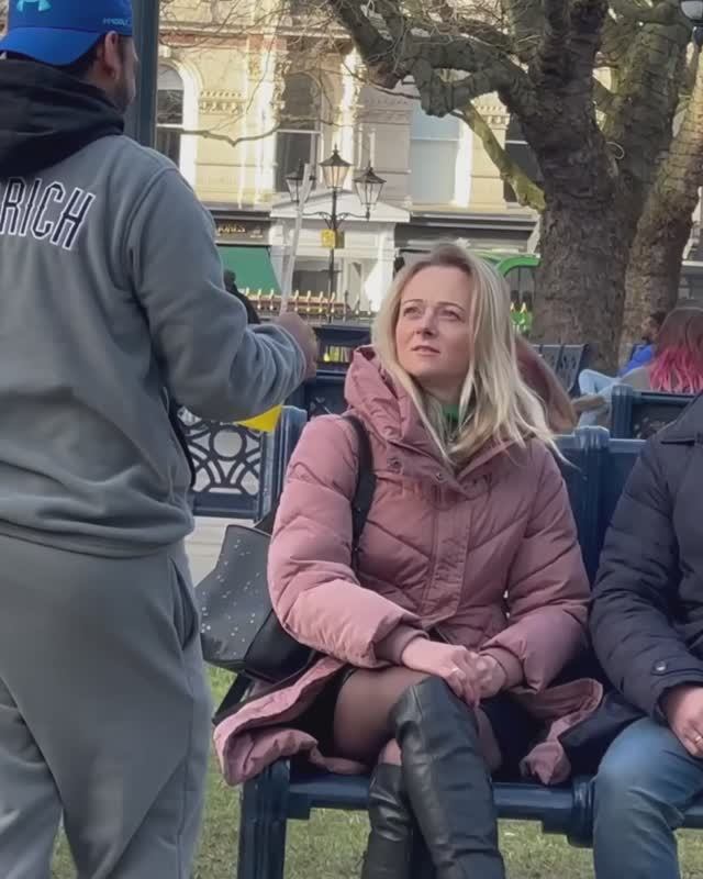 Он был не очень доволен😁