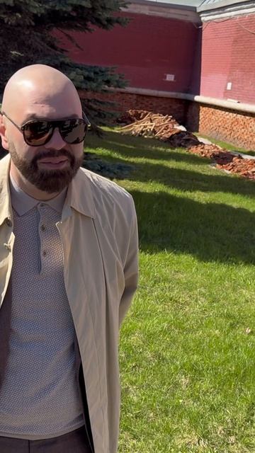 Сына Владимира Жириновского не пропустили к могиле отца в день памяти / могила Жириновского