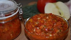 Аджика с яблоками на зиму -  вкусный рецепт острой закуски из помидоров, яблок, моркови и перца!