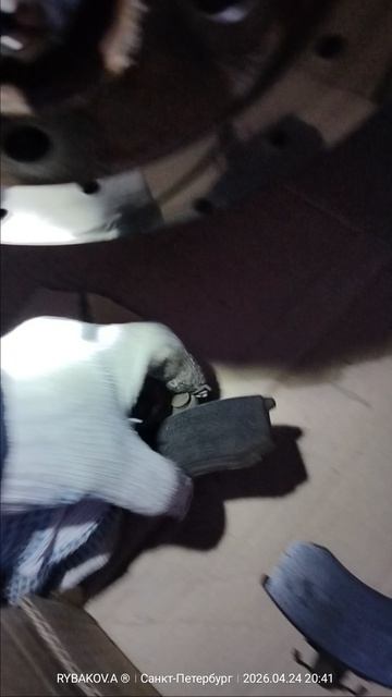 лада гранта , замена передних колодок. пробег. 350800.