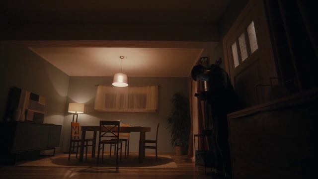 В подвале дома живёт ужасный монстр, который...