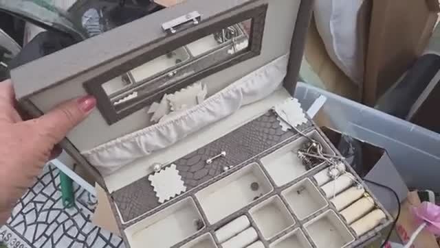 Элла Австралия Я ОбАлДеЛа Нашла коробку на свалке и забрала Тонны вещей бесплатно на улице