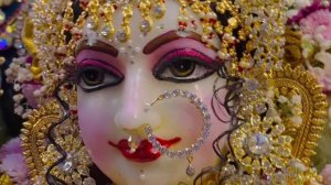 Своим могуществом Баларама создаёт Голока Дхаму, тысячелепестковый лотос