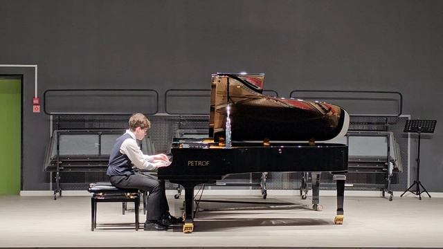 В. Гаврилин. «Тарантелла» из балета «Анюта» Исп. уч-ки 8 кл. Николай Курасов и Родион Безгубов