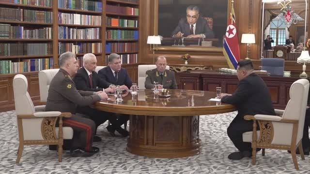 Министр обороны РФ А.Белоусов с Председателем КНДР Ким Чен Ыном, КНДР, Пхеньян, 26 апреля 2026 года