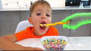 Веселые истории с игрушками для детей - Влад и Никита