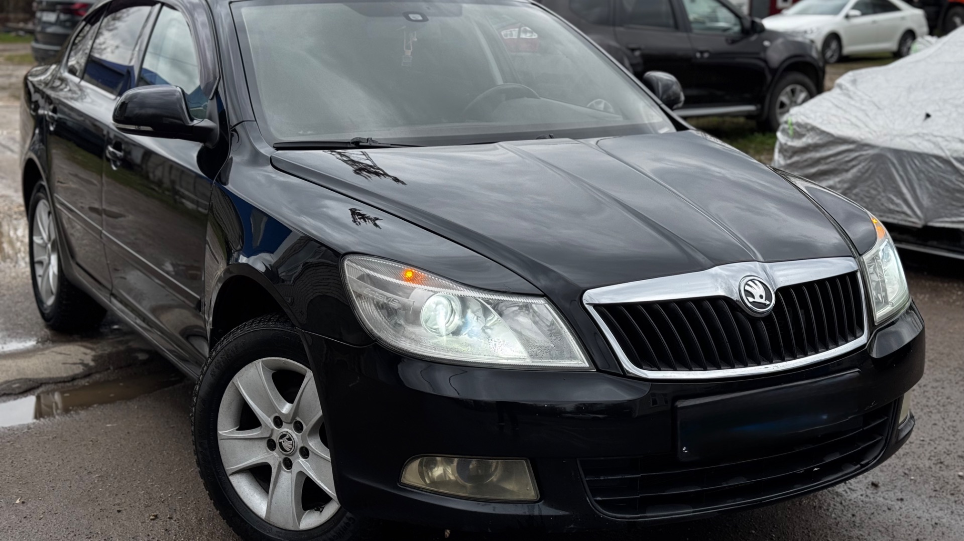 Октавия 1.6 АТ черная