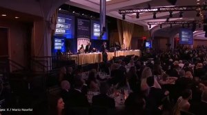 Трамп убегая от стрельбы бросил жену Меланию, которая залезла под стол на ужине в Белом доме