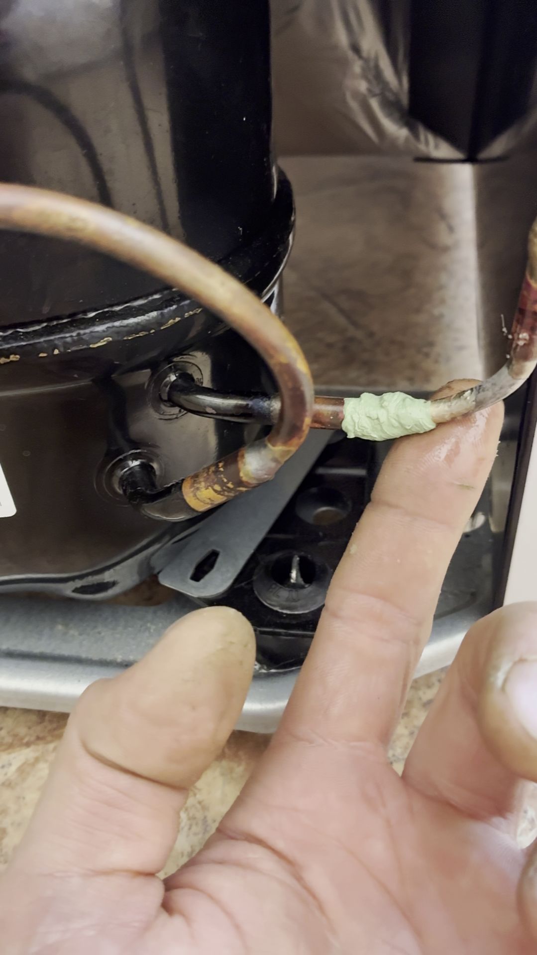 Отремонтировал бесплатно холодильник, после бракоделов!