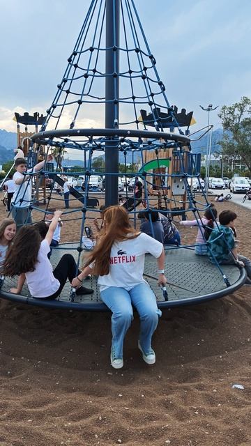 Мои дети там! Классная площадка у моря