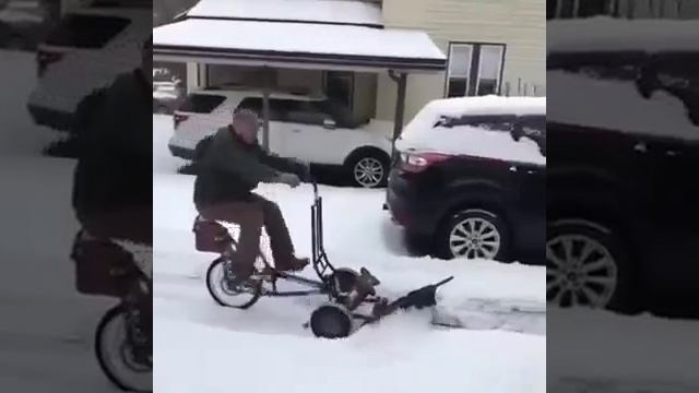 Современное решение для уборки снега на участке - оригинальное самодельное устройство.