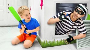 Крис остается дома один - История для детей