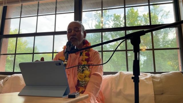 Почему у нас нет успеха в повторении гаятри-мантр?  БВ Мадхава Махарадж 24 апреля 2026 Алачуа