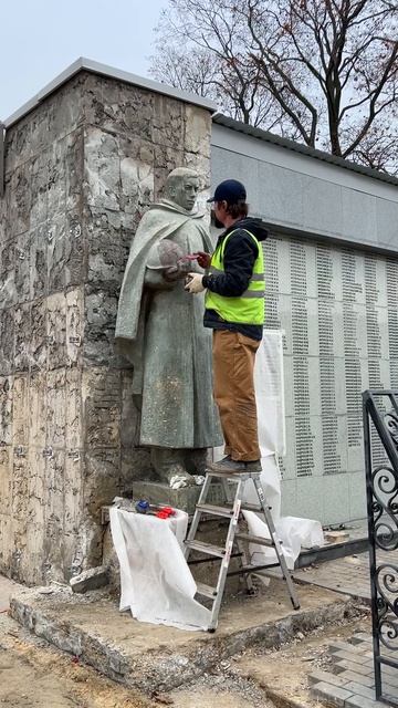 На реставрации мемориала в Липецке!