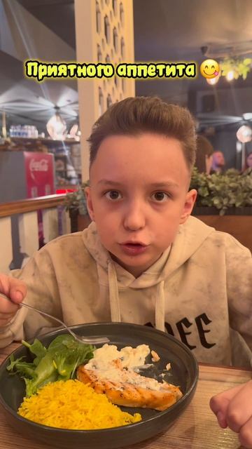 Дайте спокойно поесть😂