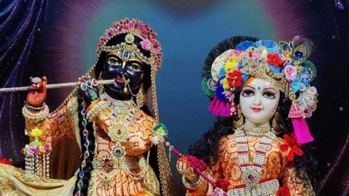 Премой называется бхава где влечение к Багавану окрашено - камой (вожделение)