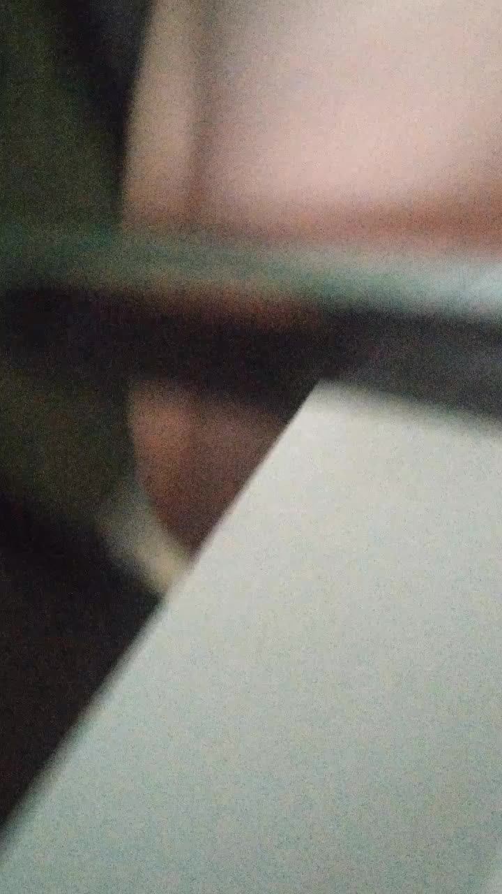 отравлена конфета