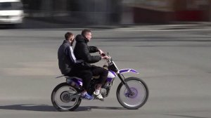 В нескольких регионах ввели запрет на продажу бензина водителям питбайков до 18 лет.