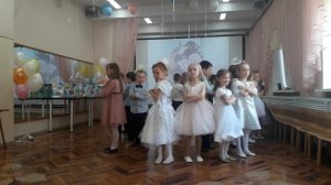 Выпускной бал в детском саду. Обнимашки. Спасибо любимым воспитателям. В добрый путь, ребята.